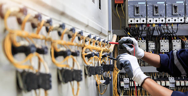 Professional Electrician technician working in Seward, NE